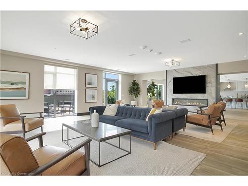 1712-50 Grand Avenue S, Cambridge, ON - Indoor Photo Showing Living Room With Fireplace