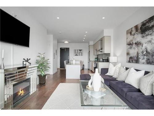 1712-50 Grand Avenue S, Cambridge, ON - Indoor Photo Showing Living Room With Fireplace