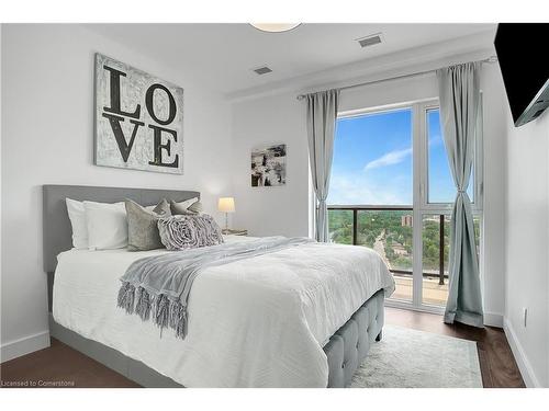 1712-50 Grand Avenue S, Cambridge, ON - Indoor Photo Showing Bedroom