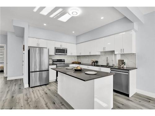 5-110 Fergus Avenue, Kitchener, ON - Indoor Photo Showing Kitchen