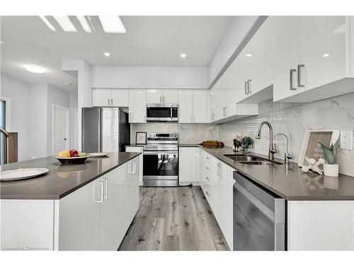 5-110 Fergus Avenue, Kitchener, ON - Indoor Photo Showing Kitchen With Double Sink With Upgraded Kitchen