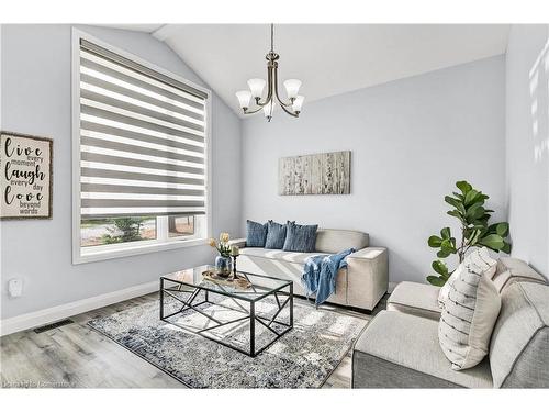 5-110 Fergus Avenue, Kitchener, ON - Indoor Photo Showing Living Room