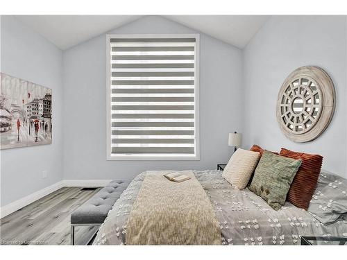 5-110 Fergus Avenue, Kitchener, ON - Indoor Photo Showing Bedroom