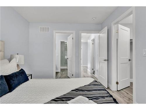 5-110 Fergus Avenue, Kitchener, ON - Indoor Photo Showing Bedroom