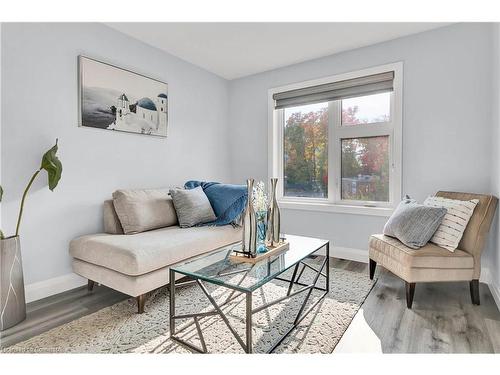 5-110 Fergus Avenue, Kitchener, ON - Indoor Photo Showing Living Room