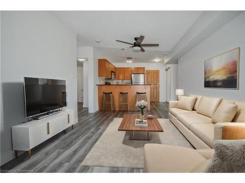 405-8 Harris Street, Cambridge, ON - Indoor Photo Showing Living Room