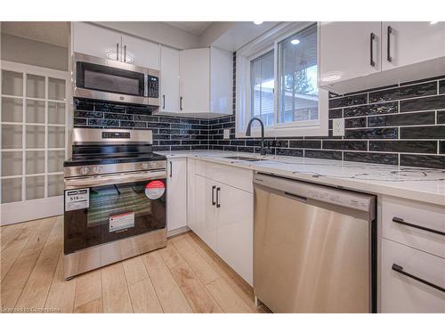 18 Bosworth Crescent, Kitchener, ON - Indoor Photo Showing Kitchen