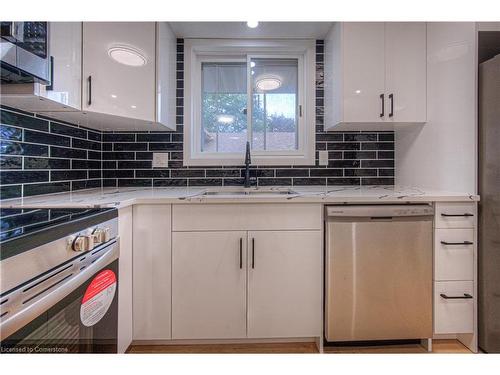 18 Bosworth Crescent, Kitchener, ON - Indoor Photo Showing Kitchen