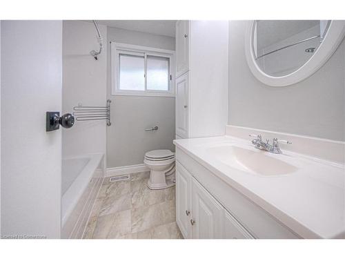 18 Bosworth Crescent, Kitchener, ON - Indoor Photo Showing Bathroom