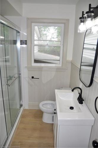 57 Woodward Avenue, Kitchener, ON - Indoor Photo Showing Bathroom