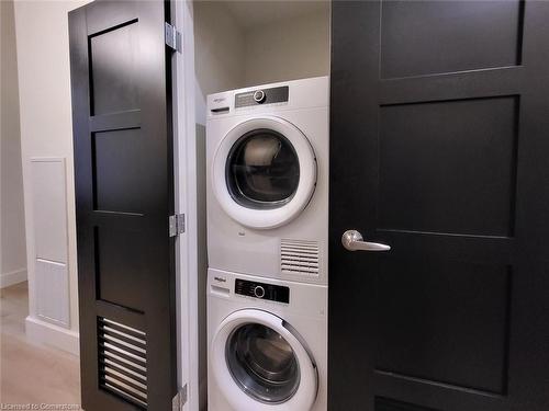 135-145 Columbia Street W, Waterloo, ON - Indoor Photo Showing Laundry Room