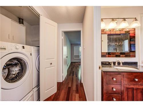 148 Oneida Place, Kitchener, ON - Indoor Photo Showing Laundry Room