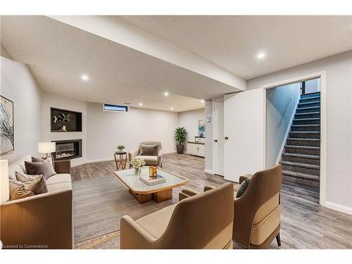 148 Oneida Place, Kitchener, ON - Indoor Photo Showing Living Room