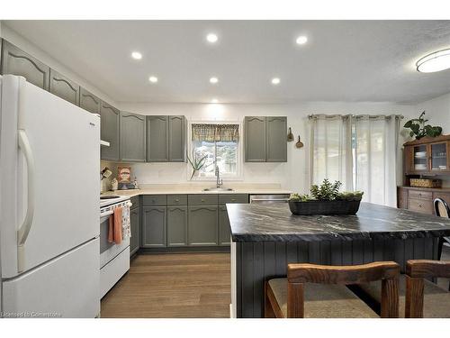 2 Brackenbury Street, Markdale, ON - Indoor Photo Showing Kitchen With Upgraded Kitchen