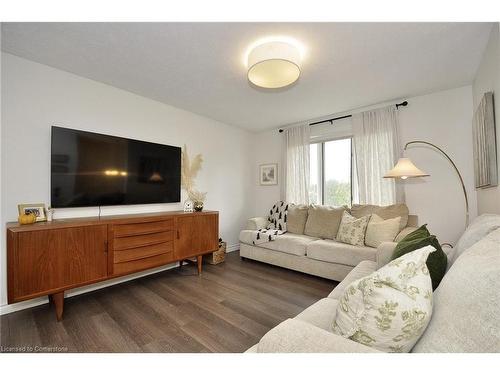 2 Brackenbury Street, Markdale, ON - Indoor Photo Showing Living Room