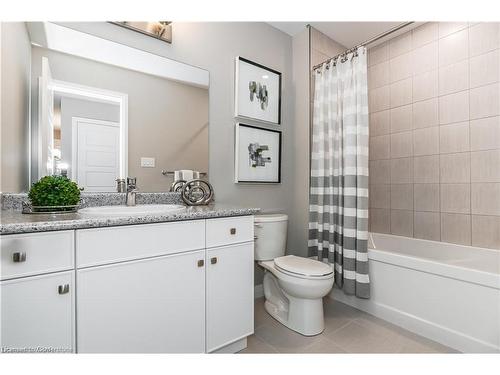 437 Westhaven Street, Waterloo, ON - Indoor Photo Showing Bathroom