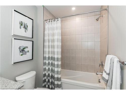 437 Westhaven Street, Waterloo, ON - Indoor Photo Showing Bathroom