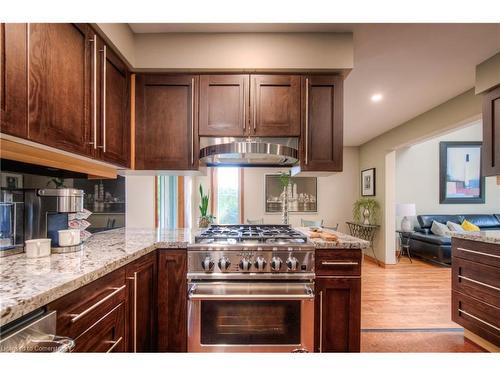 1031 West River Road, Cambridge, ON - Indoor Photo Showing Kitchen With Upgraded Kitchen