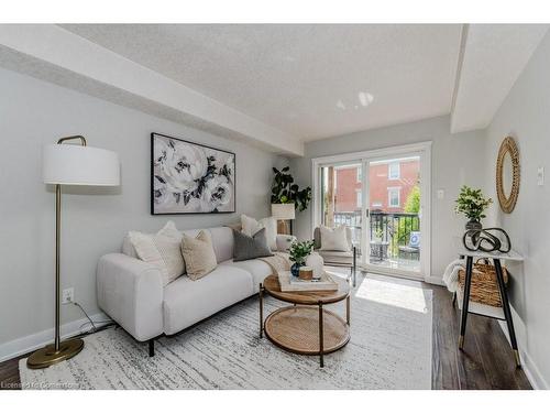 5C-185 Windale Crescent, Kitchener, ON - Indoor Photo Showing Living Room