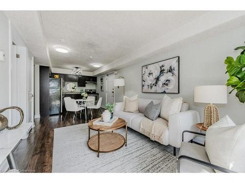 5C-185 Windale Crescent, Kitchener, ON - Indoor Photo Showing Living Room