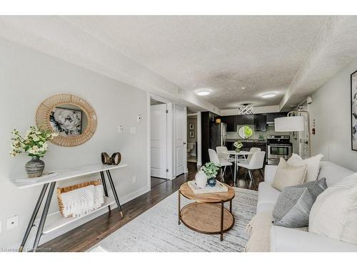 5C-185 Windale Crescent, Kitchener, ON - Indoor Photo Showing Living Room