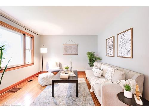 481 Huron Street, Woodstock, ON - Indoor Photo Showing Living Room