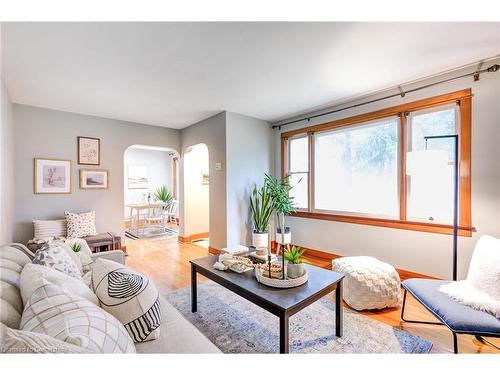 481 Huron Street, Woodstock, ON - Indoor Photo Showing Living Room