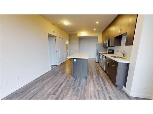 424-690 King Street W, Kitchener, ON - Indoor Photo Showing Kitchen