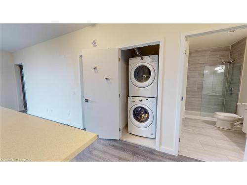 424-690 King Street W, Kitchener, ON - Indoor Photo Showing Laundry Room