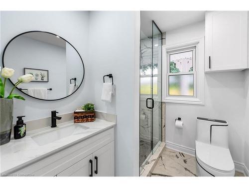 5449 Wellington Rd 39, Guelph/Eramosa, ON - Indoor Photo Showing Bathroom