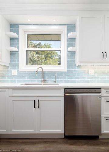 391 Lakeview Drive, Waterloo, ON - Indoor Photo Showing Kitchen With Upgraded Kitchen