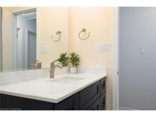 391 Lakeview Drive, Waterloo, ON - Indoor Photo Showing Bathroom