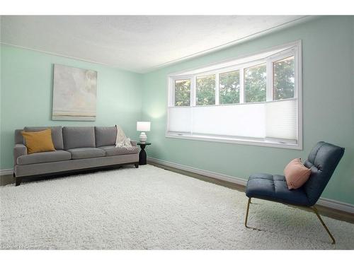 391 Lakeview Drive, Waterloo, ON - Indoor Photo Showing Living Room