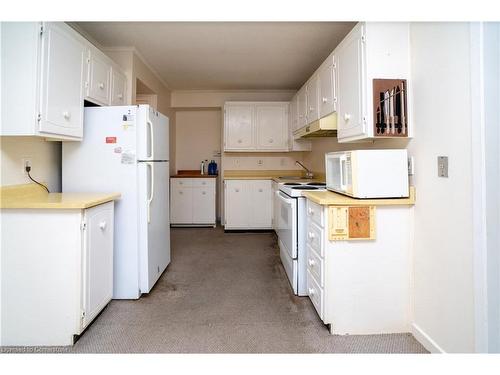 29-121 University Avenue E, Waterloo, ON - Indoor Photo Showing Kitchen