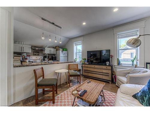 45 Princess Street E, Waterloo, ON - Indoor Photo Showing Living Room