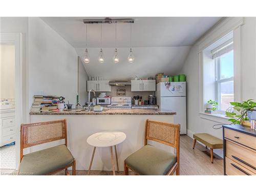 45 Princess Street E, Waterloo, ON - Indoor Photo Showing Kitchen