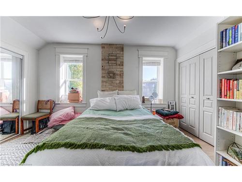 45 Princess Street E, Waterloo, ON - Indoor Photo Showing Bedroom