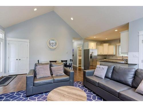 71288 Elm Street, Bluewater, ON - Indoor Photo Showing Living Room