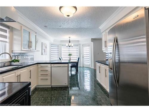 94 Queen Charlotte Crescent, Kitchener, ON - Indoor Photo Showing Kitchen With Upgraded Kitchen