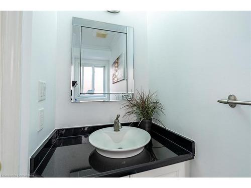 94 Queen Charlotte Crescent, Kitchener, ON - Indoor Photo Showing Bathroom