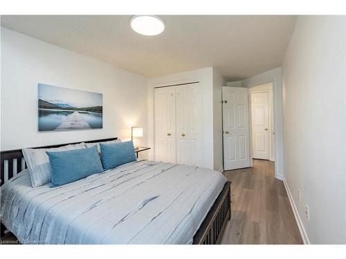 94 Queen Charlotte Crescent, Kitchener, ON - Indoor Photo Showing Bedroom