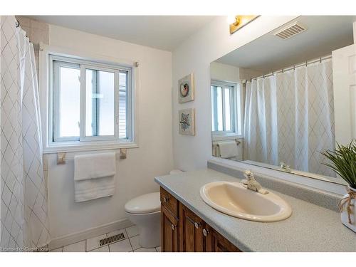 94 Queen Charlotte Crescent, Kitchener, ON - Indoor Photo Showing Bathroom