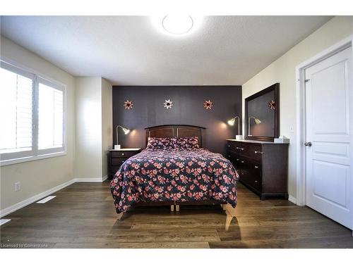 448 Garth Massey Drive, Cambridge, ON - Indoor Photo Showing Bedroom