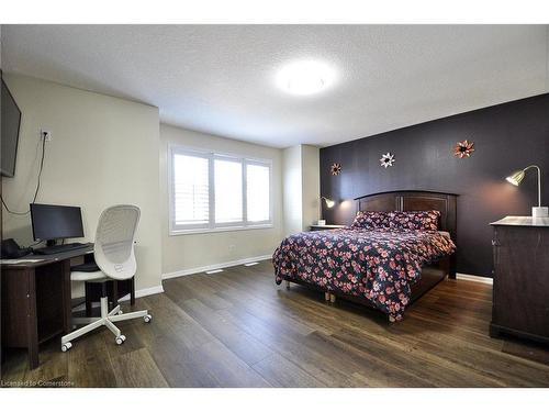 448 Garth Massey Drive, Cambridge, ON - Indoor Photo Showing Bedroom