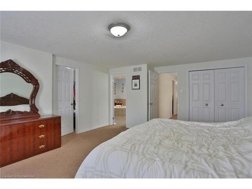 292 Lemon Grass Crescent, Kitchener, ON - Indoor Photo Showing Bedroom