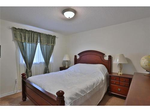 292 Lemon Grass Crescent, Kitchener, ON - Indoor Photo Showing Bedroom