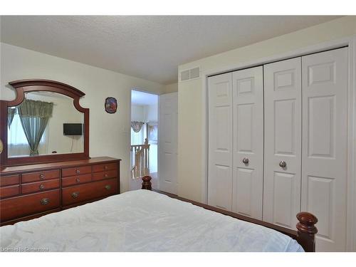 292 Lemon Grass Crescent, Kitchener, ON - Indoor Photo Showing Bedroom