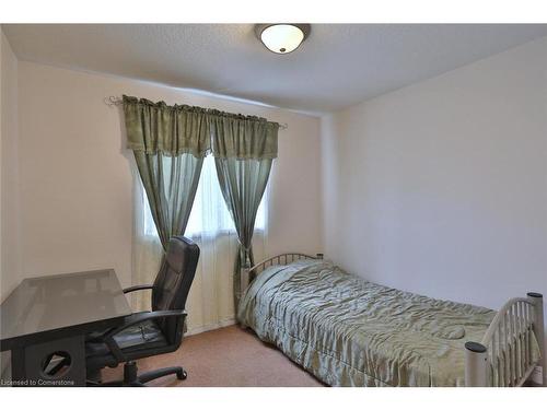 292 Lemon Grass Crescent, Kitchener, ON - Indoor Photo Showing Bedroom