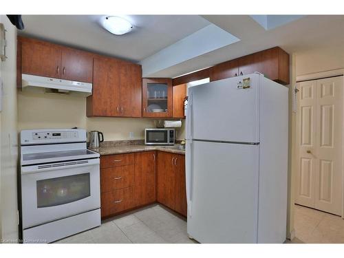 292 Lemon Grass Crescent, Kitchener, ON - Indoor Photo Showing Kitchen