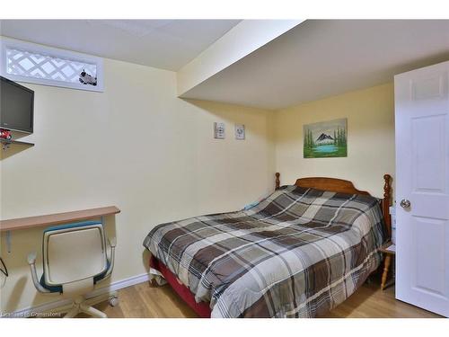 292 Lemon Grass Crescent, Kitchener, ON - Indoor Photo Showing Bedroom